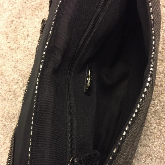 New Guess Purse - Picture 10 of 12